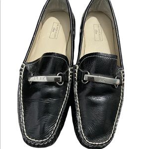 Anne Klein classic black patent leather flats size 8